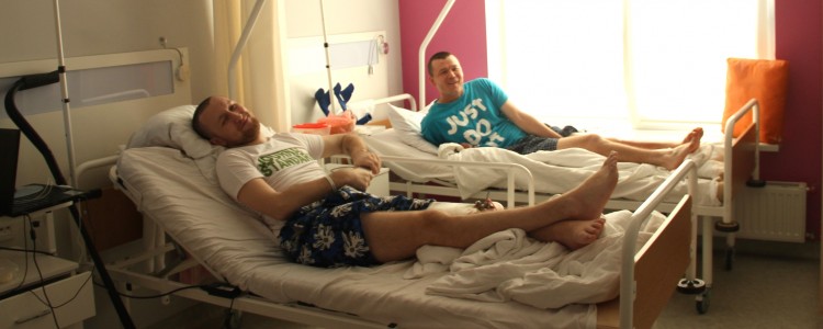 Nearly lost their legs. A fighter with OUN Battalion and a combat engineer told about their injuries