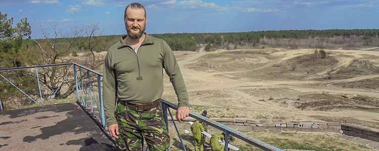 Вилікуваний на проекті доброволець «ОУН» Олег тренує майбутніх бійців