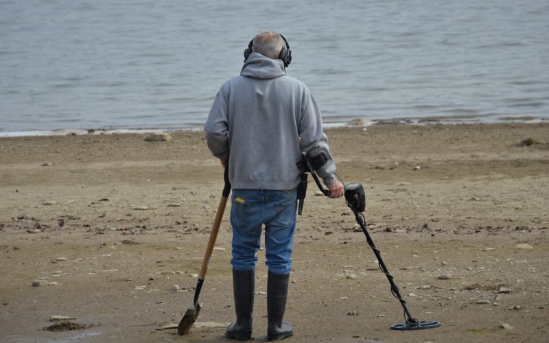 Metal and mine detectors 15.